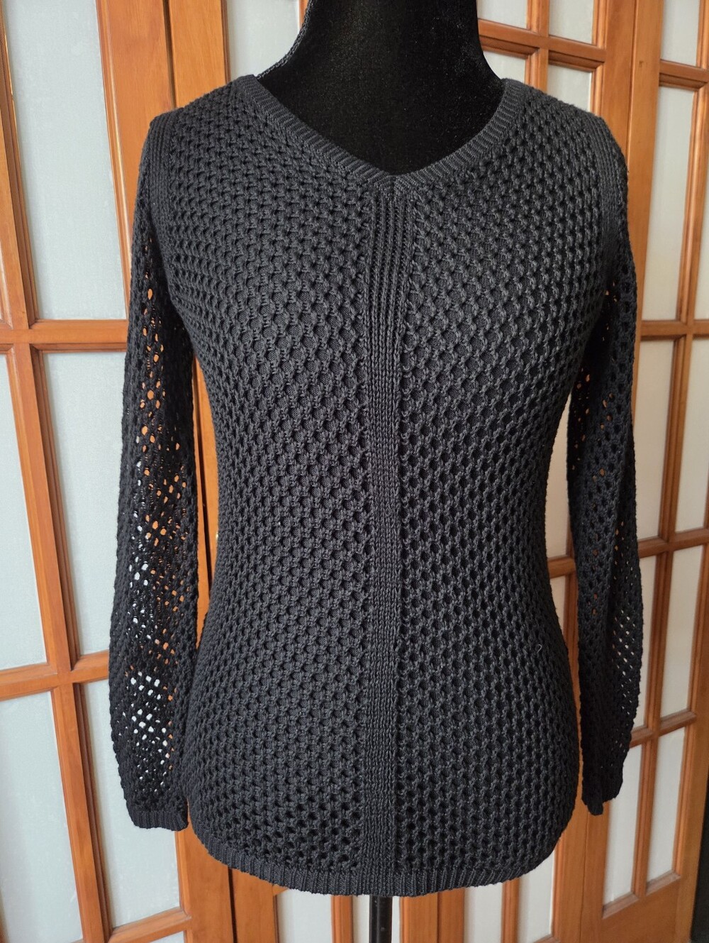 Womens croft & barrow Black V-Neck Openwork Knit Sweater Sz XS EUC